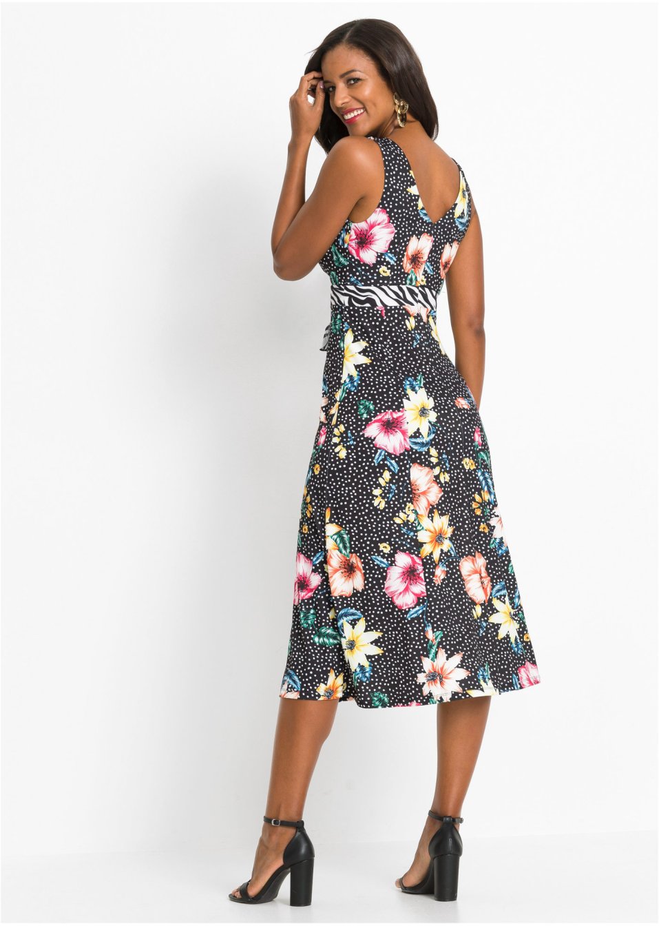 Robe sexy avec lien à nouer