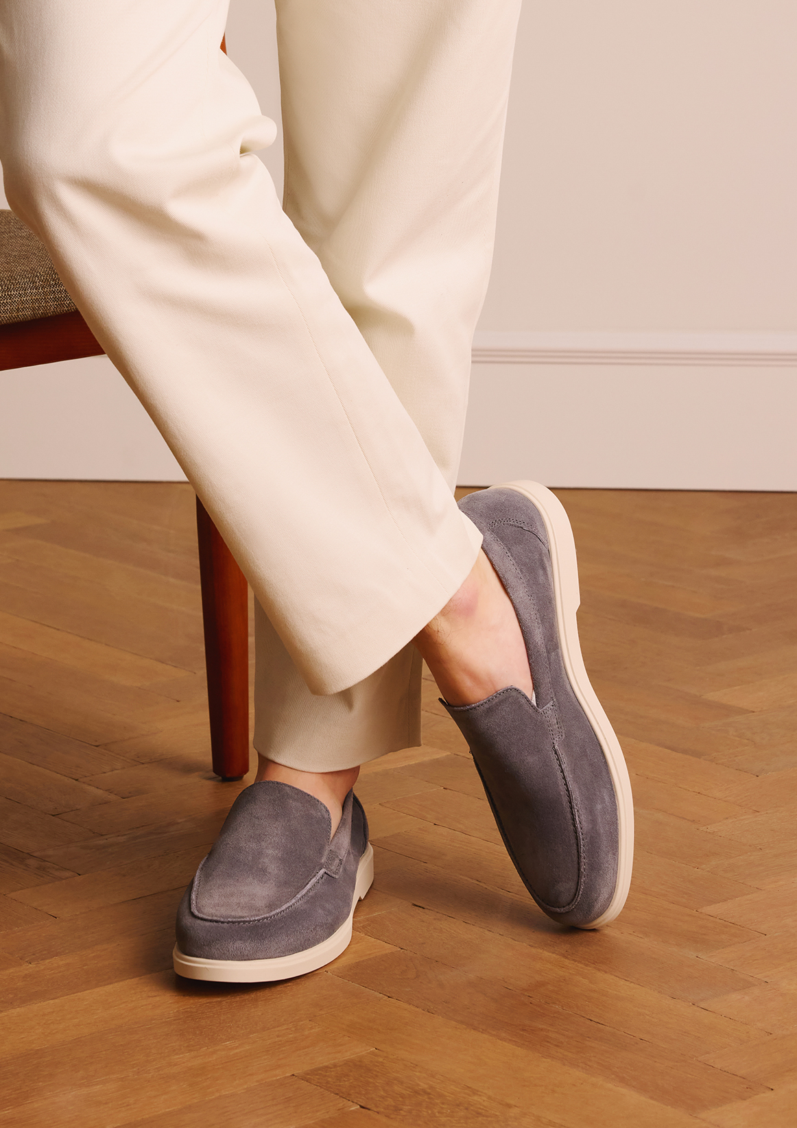 Grijze suède loafers