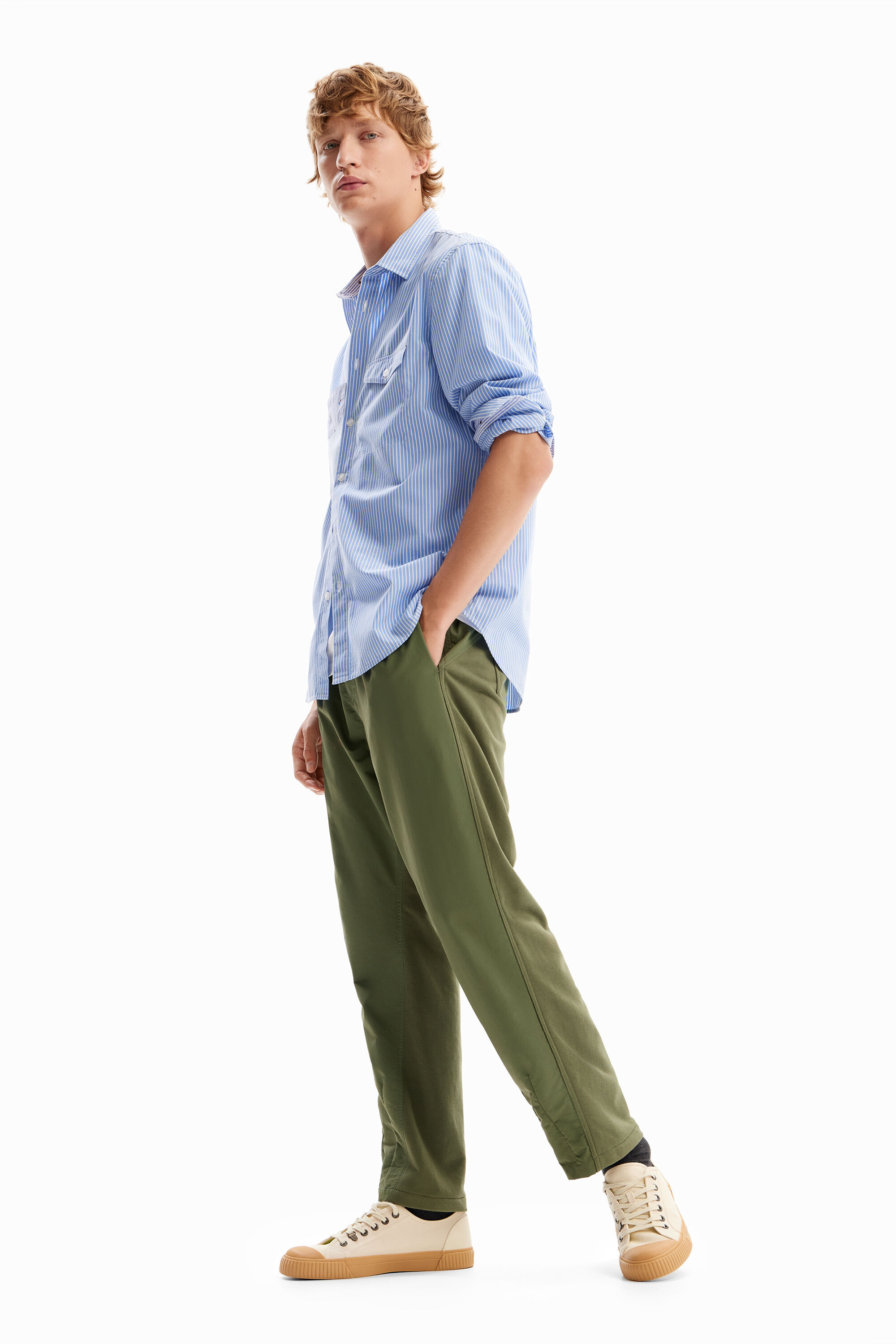 Camisa listrada com bolsos