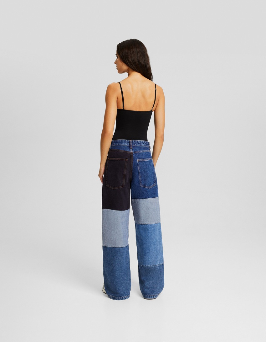 calças jeans super largas com blocos de cores