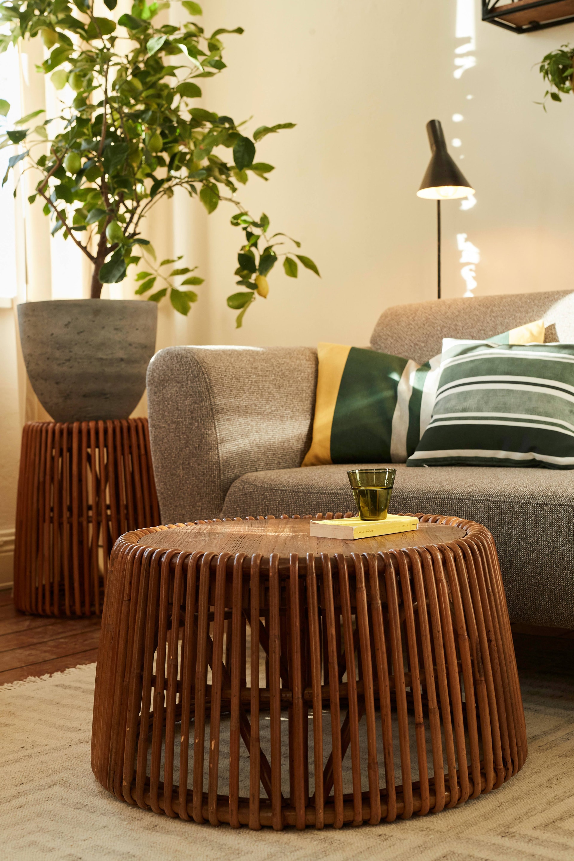 TOM TAILOR Beistelltisch 69 x 69 cm Rattan/reyceltes Teakholz natur