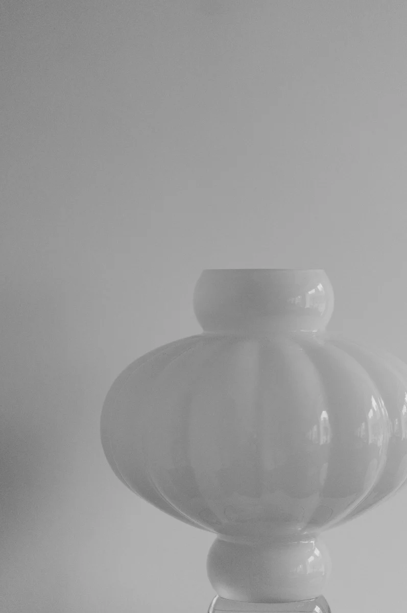 Louise Roe  Balloon vase #03, opal white - H:40 cm.