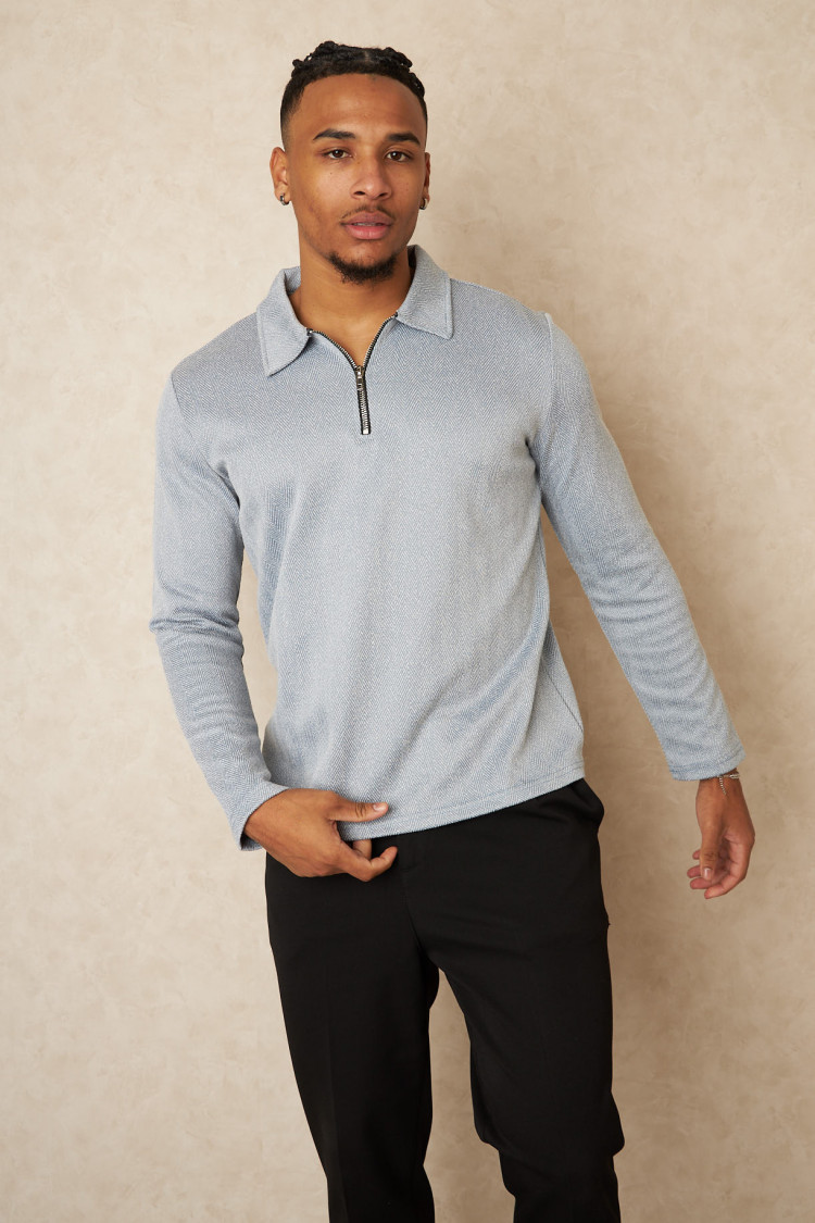 Pull à motif chevron bleu