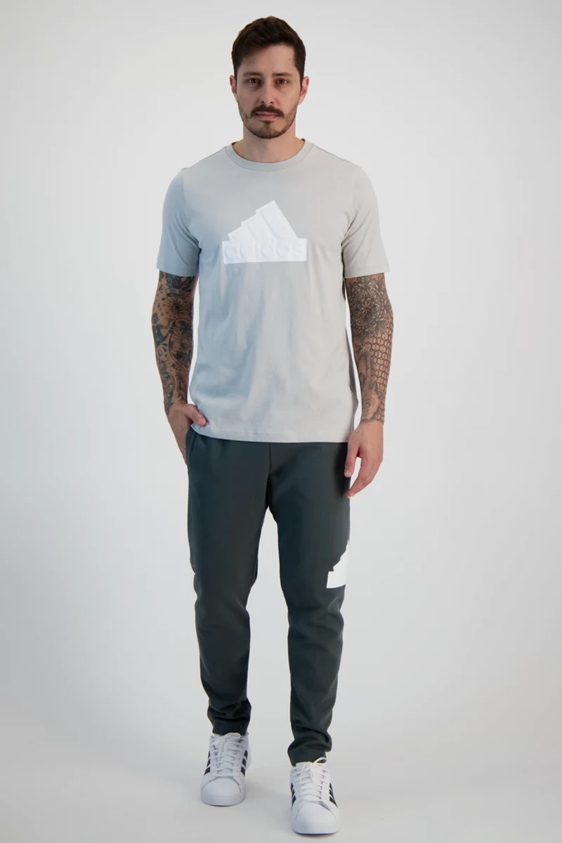 adidas Sportswear Future Icons Badge of Sport Herren T-Shirt