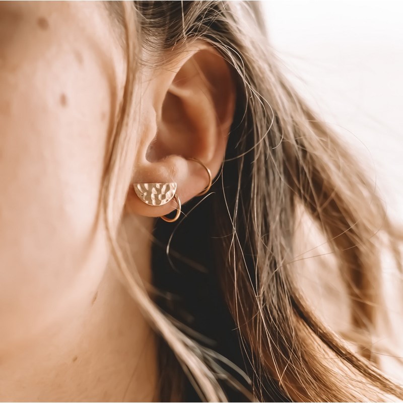 Petites Boucles d'Oreilles Plaqué Or Demi Lune Martelée