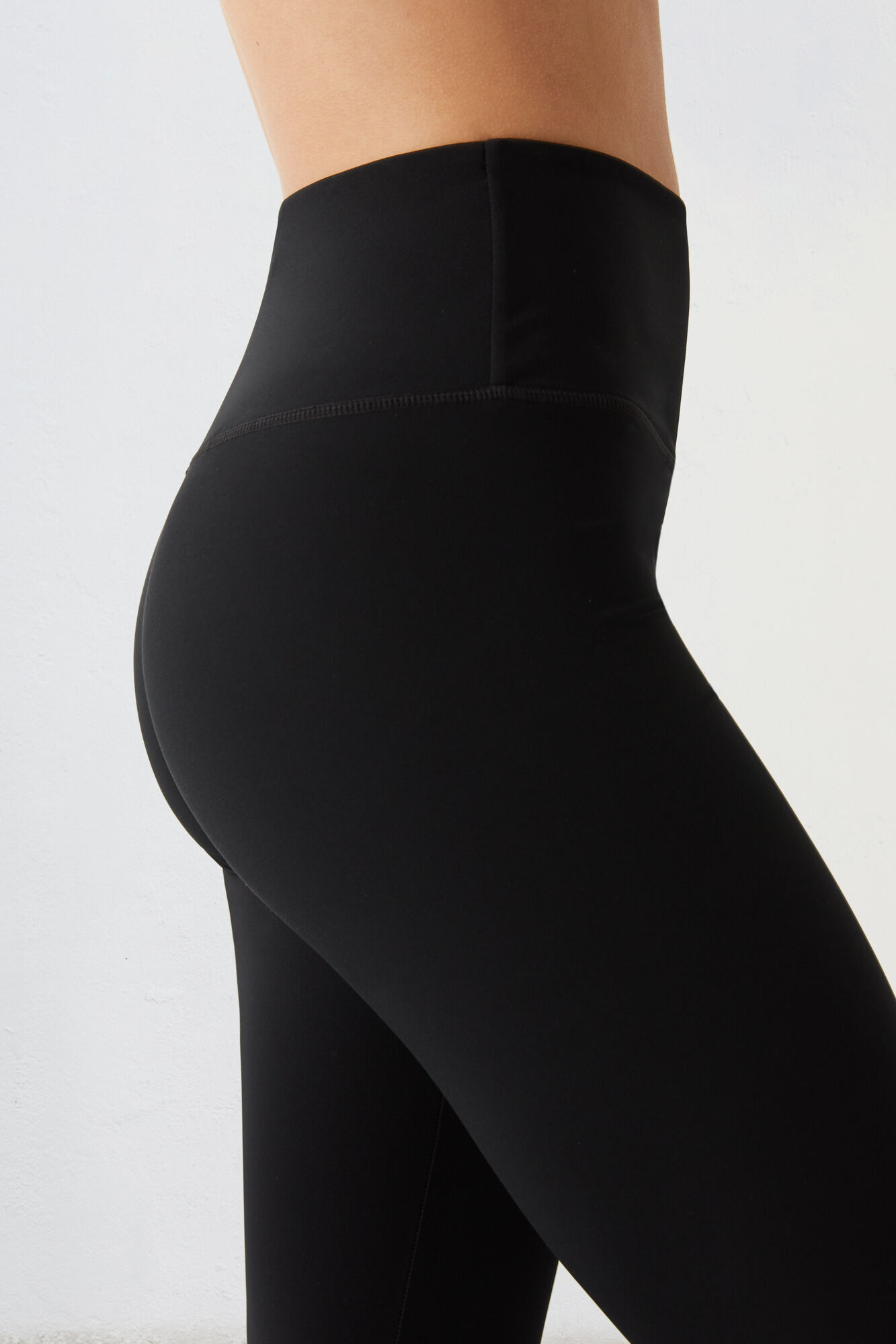 Legging comprida preta com toque de colágeno - preta