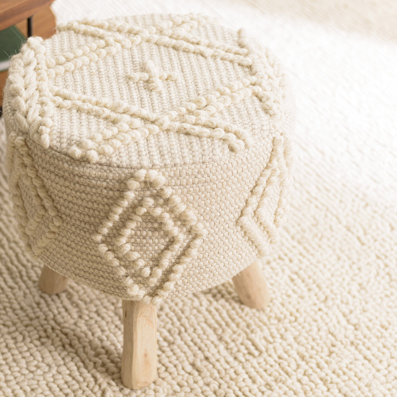 Macabane Tabouret rond en Laine motifs losanges Sacha ivoire - D.40x42 cm