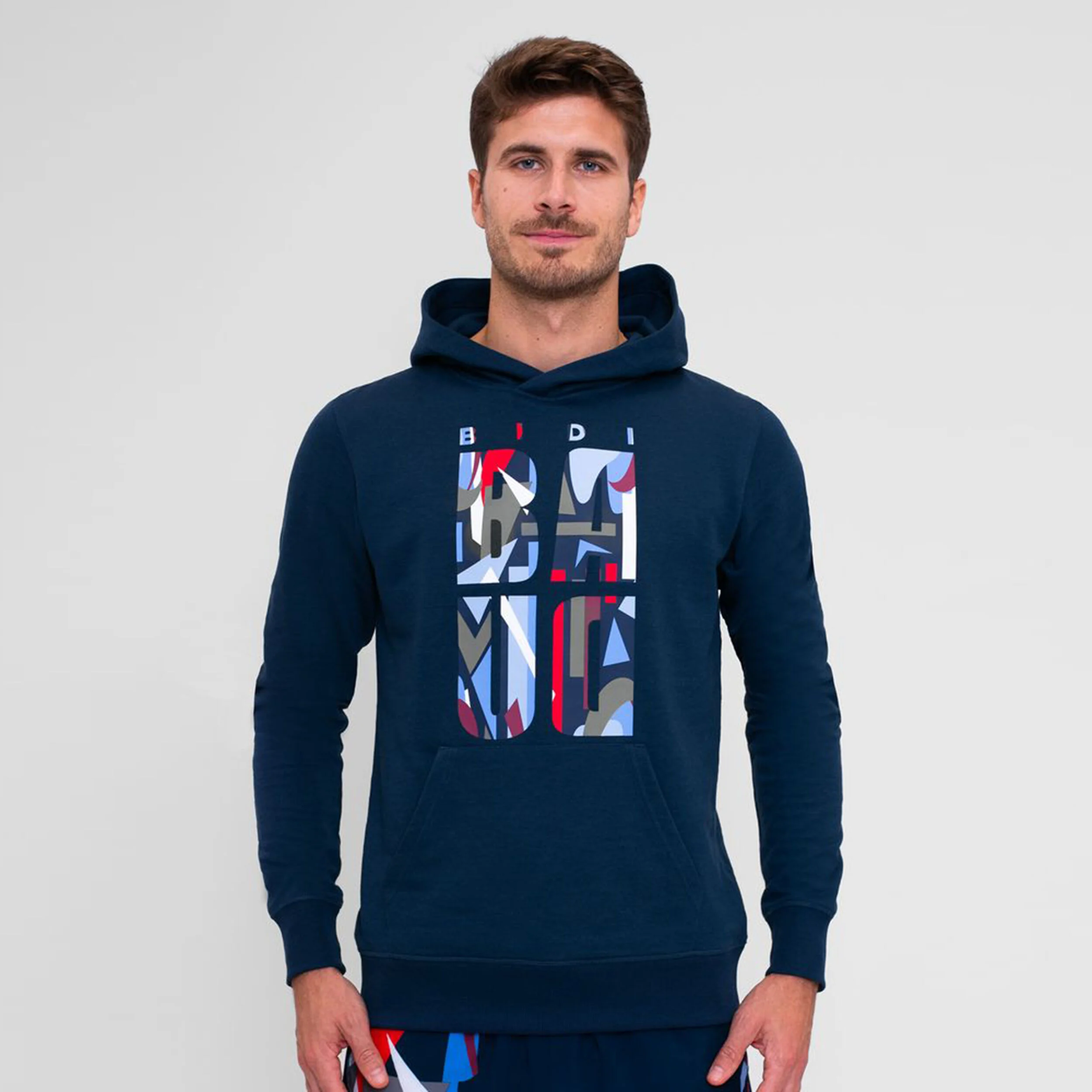 BIDI BADU New York 2024 Logo Chill Sweat À Capuche Hommes - Bleu Foncé , Multicouleur
