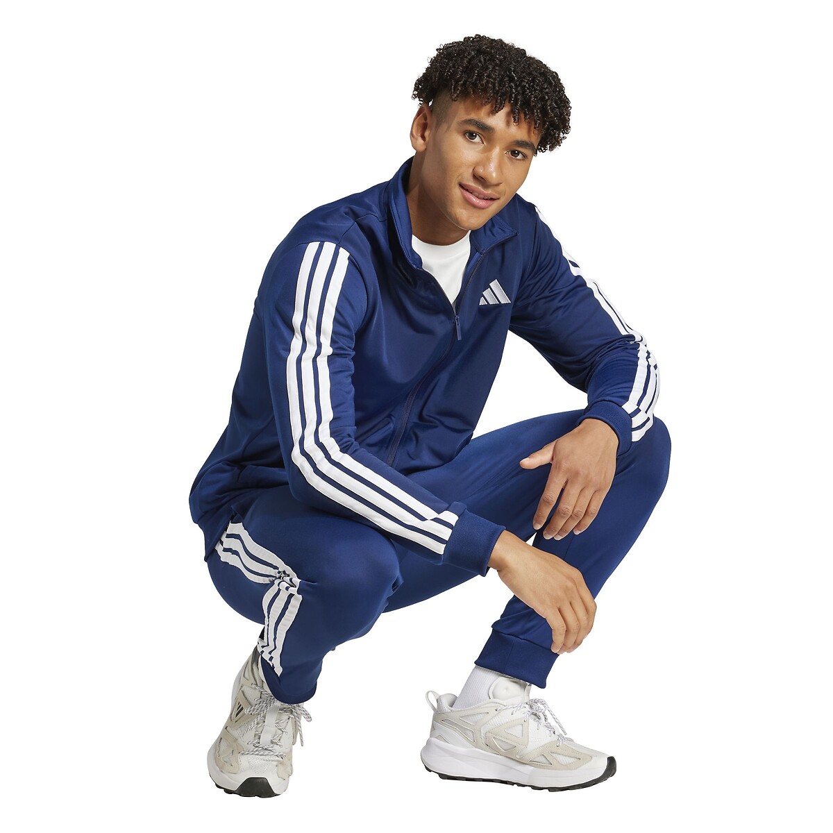 ADIDAS ROUPAS ESPORTIVAS<br>Conjunto esportivo essencial com 3 listras
