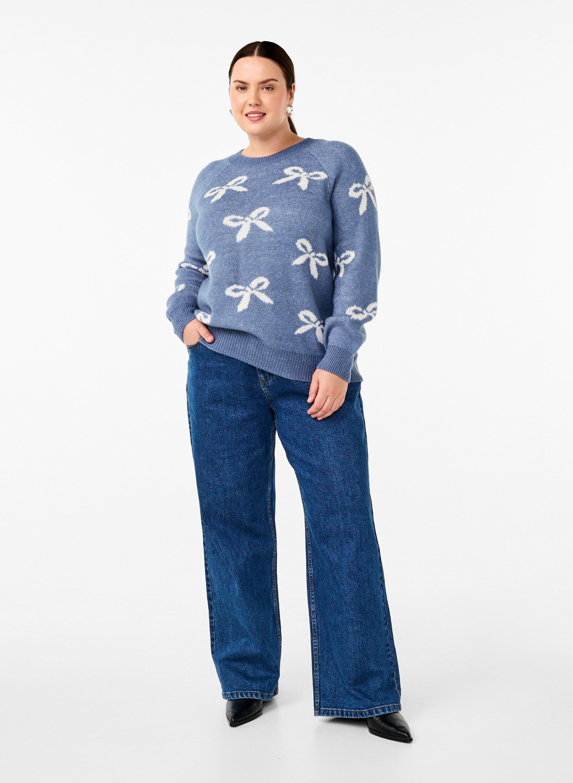 Strikbluse med sløjfer