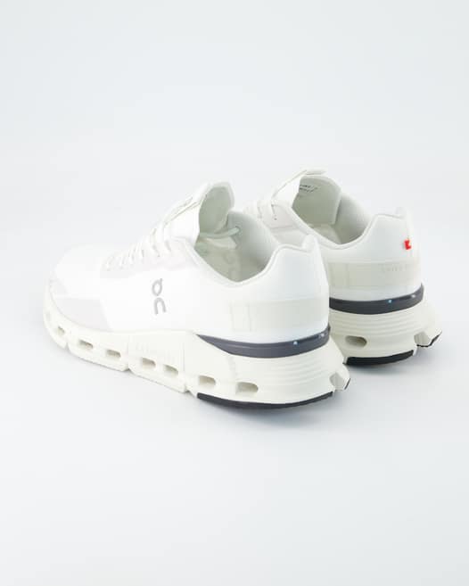 ON Running Cloudnova Form Sportschuhe in Weiß