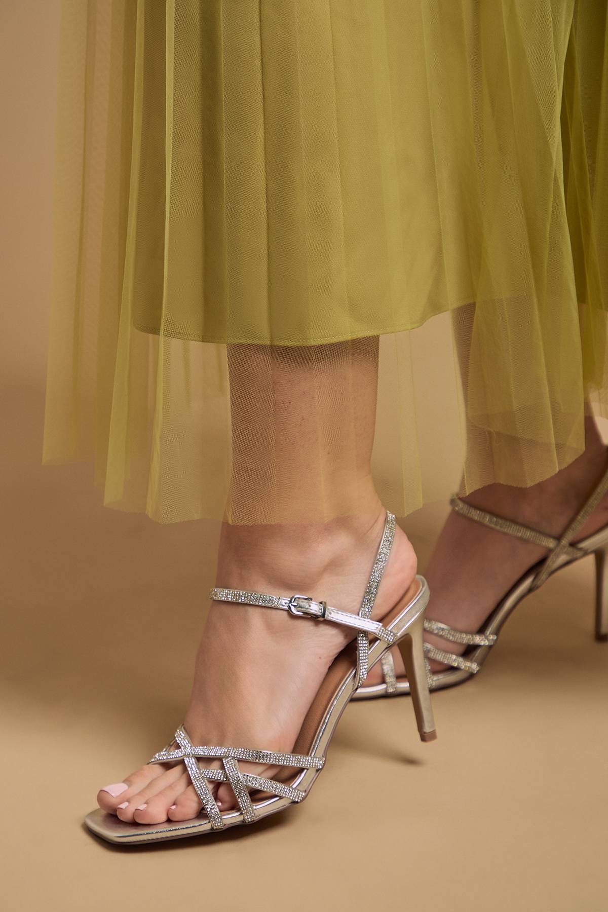 Oasis Sandales à Talons Aiguilles Hauts Sana en Synthétiquecuir Métallisé avec Ornements Style Cage