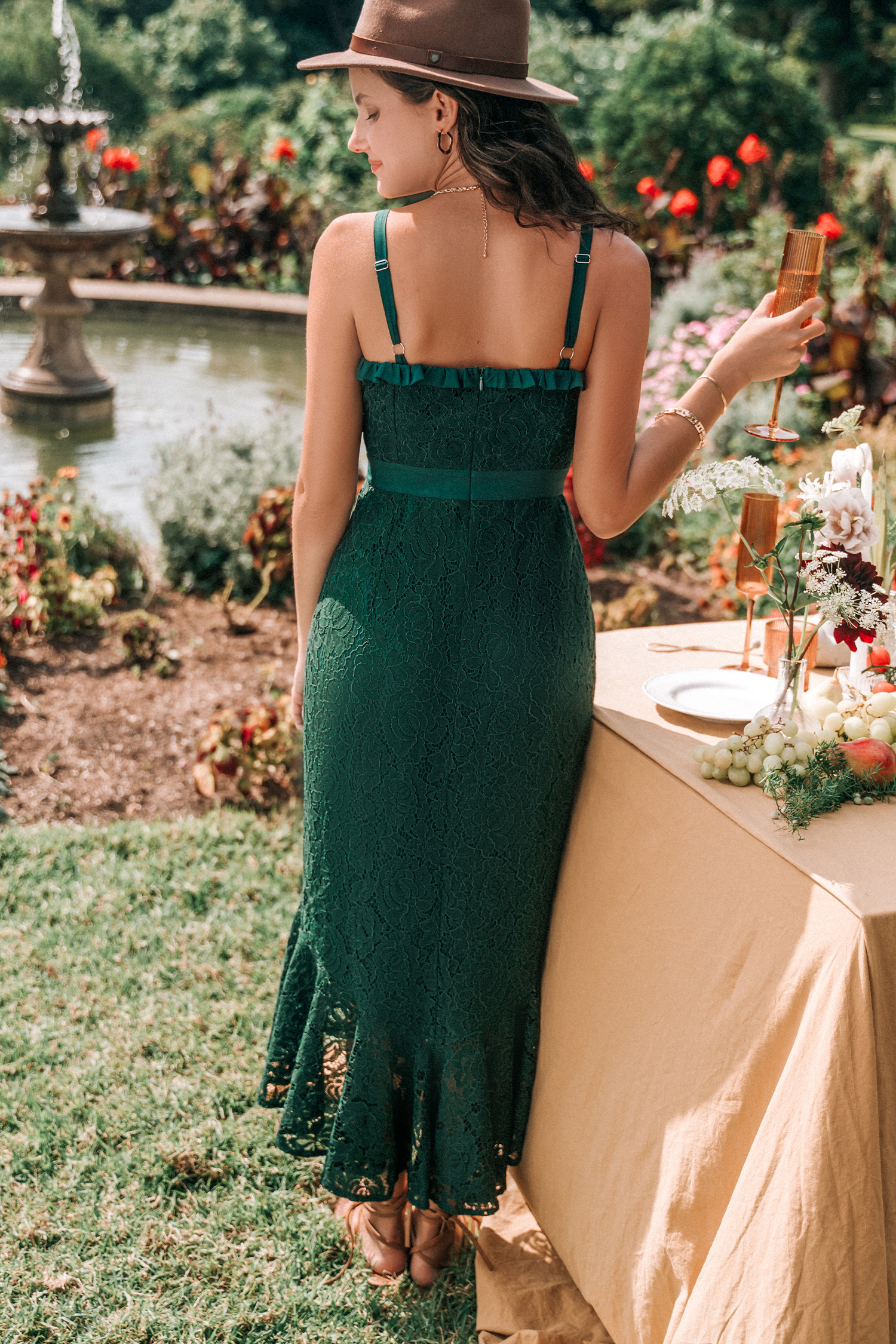 Robe midi sans manches à ourlet sirène en dentelle olive