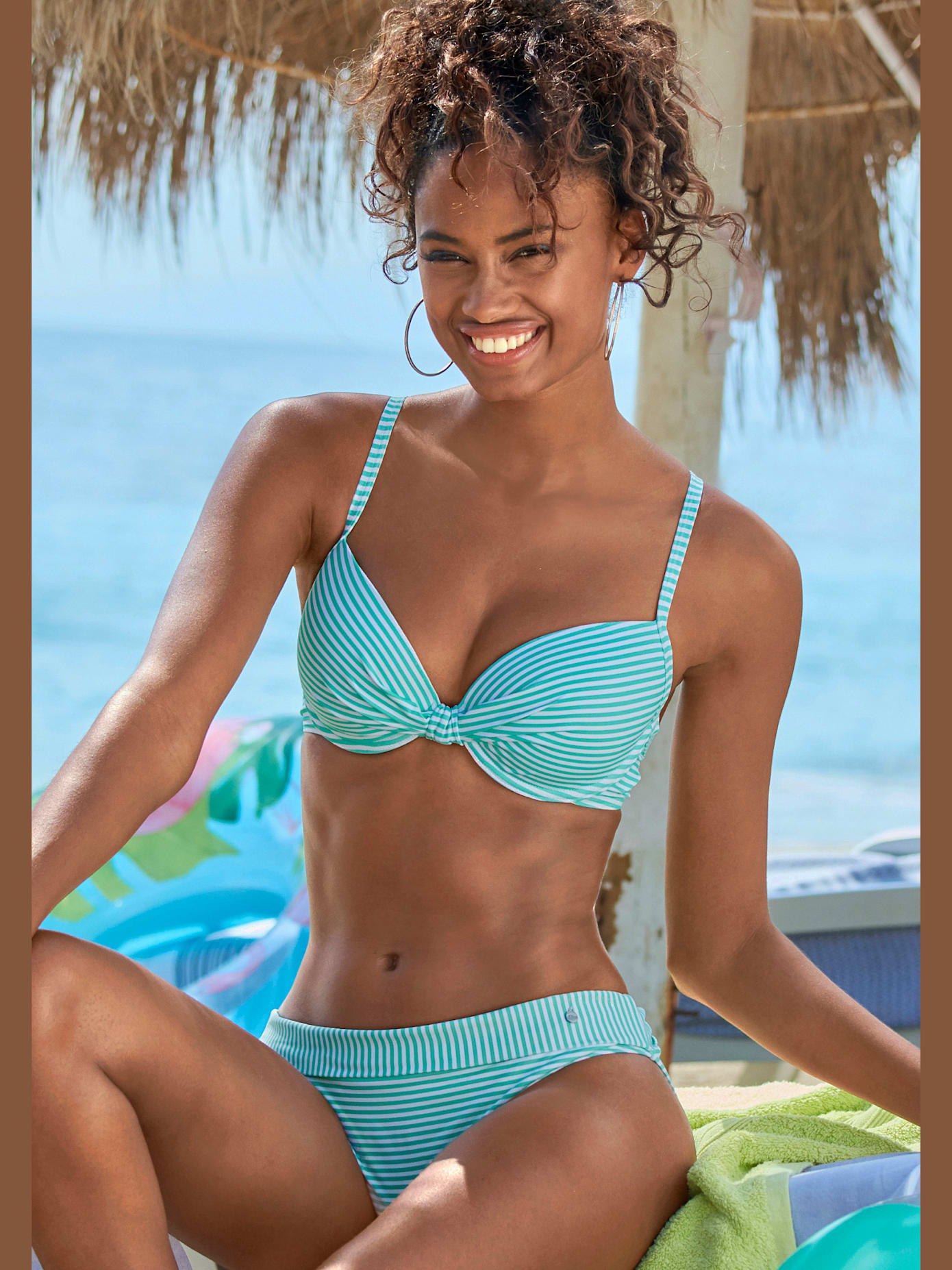 Maillot de bain à armatures motif rayé marin
