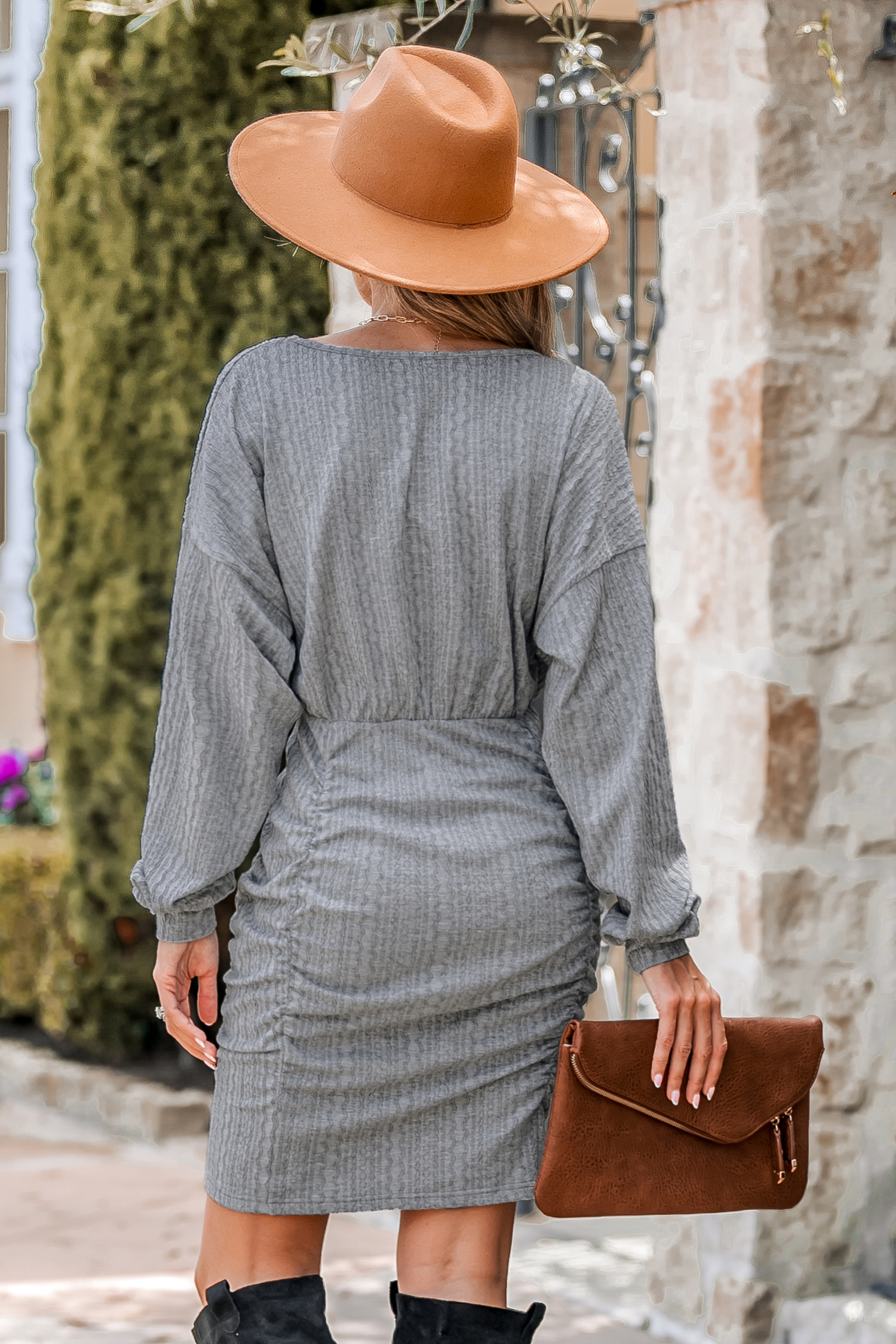 Robe à col en V ruchée