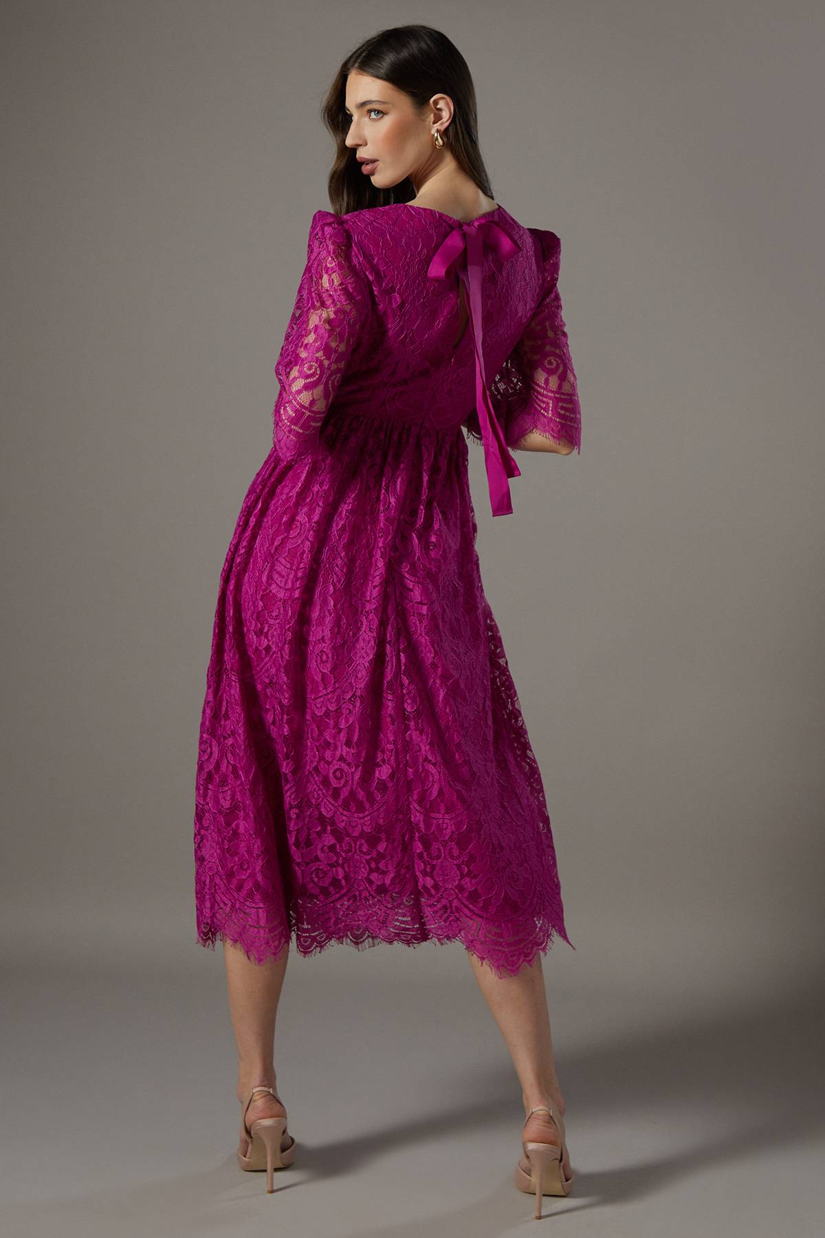 Coast Robe Mi-longue en Dentelle à Manches Courtes