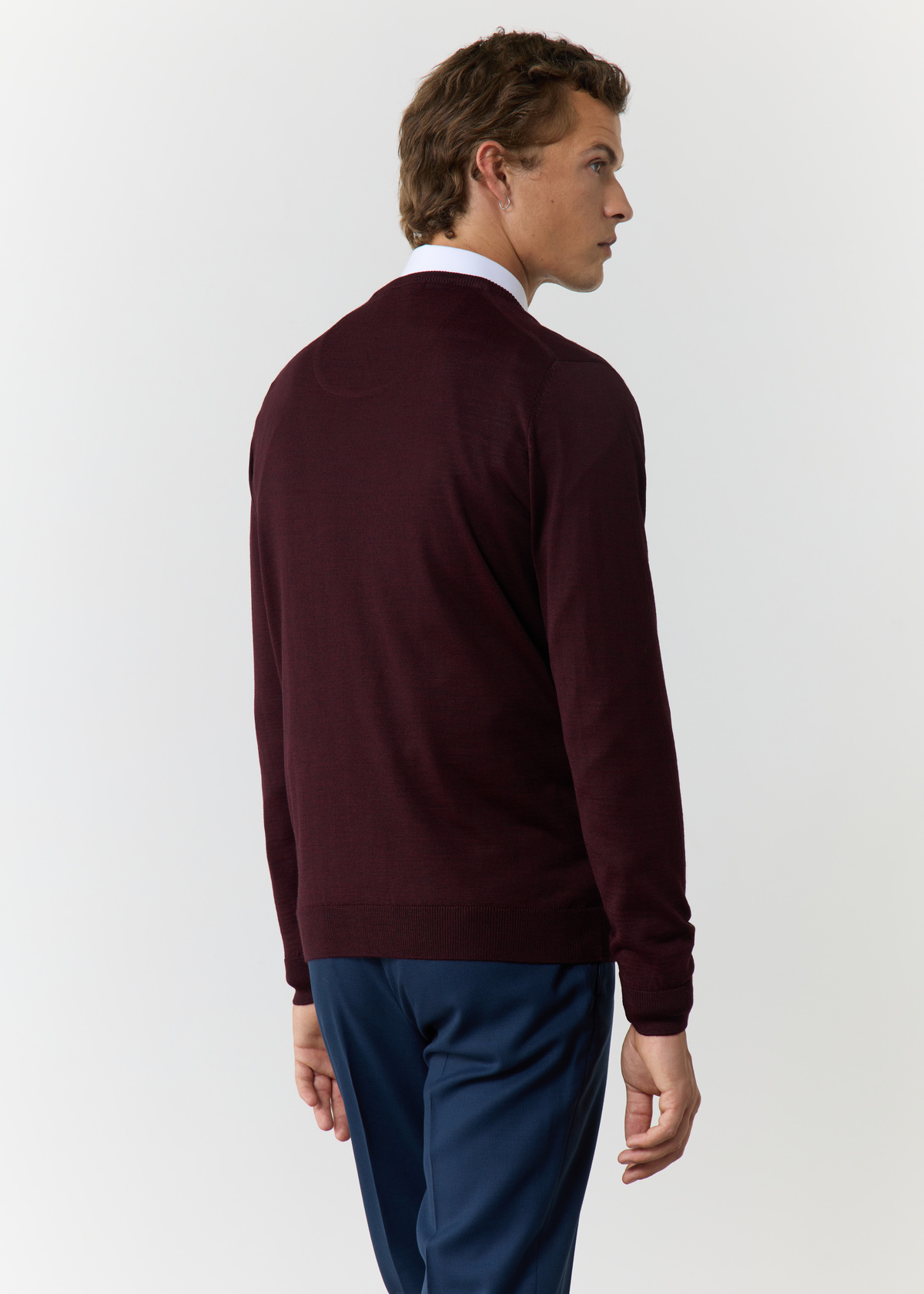 Pull col V en laine Mérinos mélangée unie bordeaux