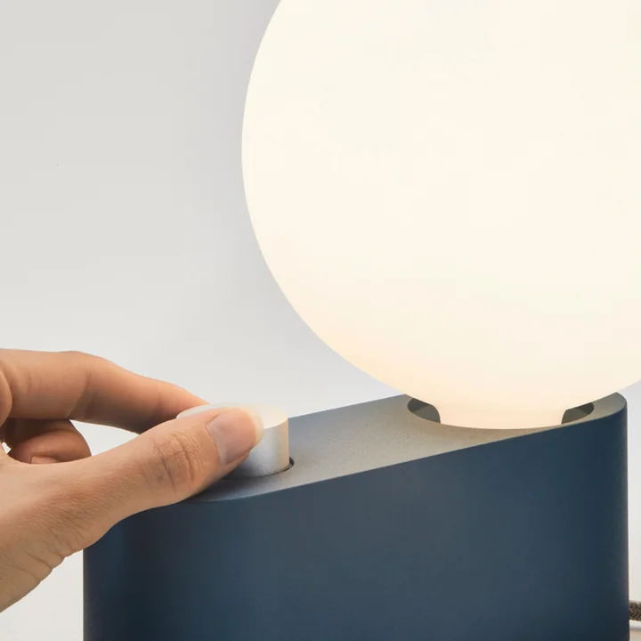 Tala - Alumina Tischleuchte, chalk inklusive Sphere IV LED-Leuchtmittel E27 8W, Ø 15 cm, weiss matt