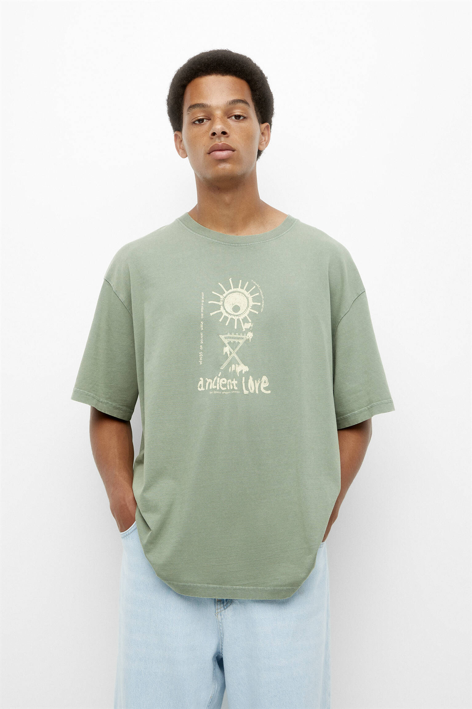 CAMISETA VERDE COM EFEITO LAVADO E BORDADO - VERDE