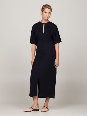 Vestido longo evasê com fenda e decote em forma de fechadura