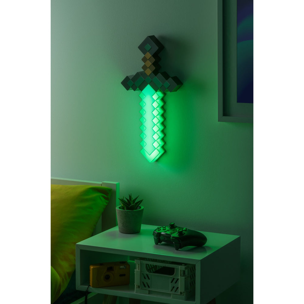 Køb Paladone Minecraft Diamond Sword Light