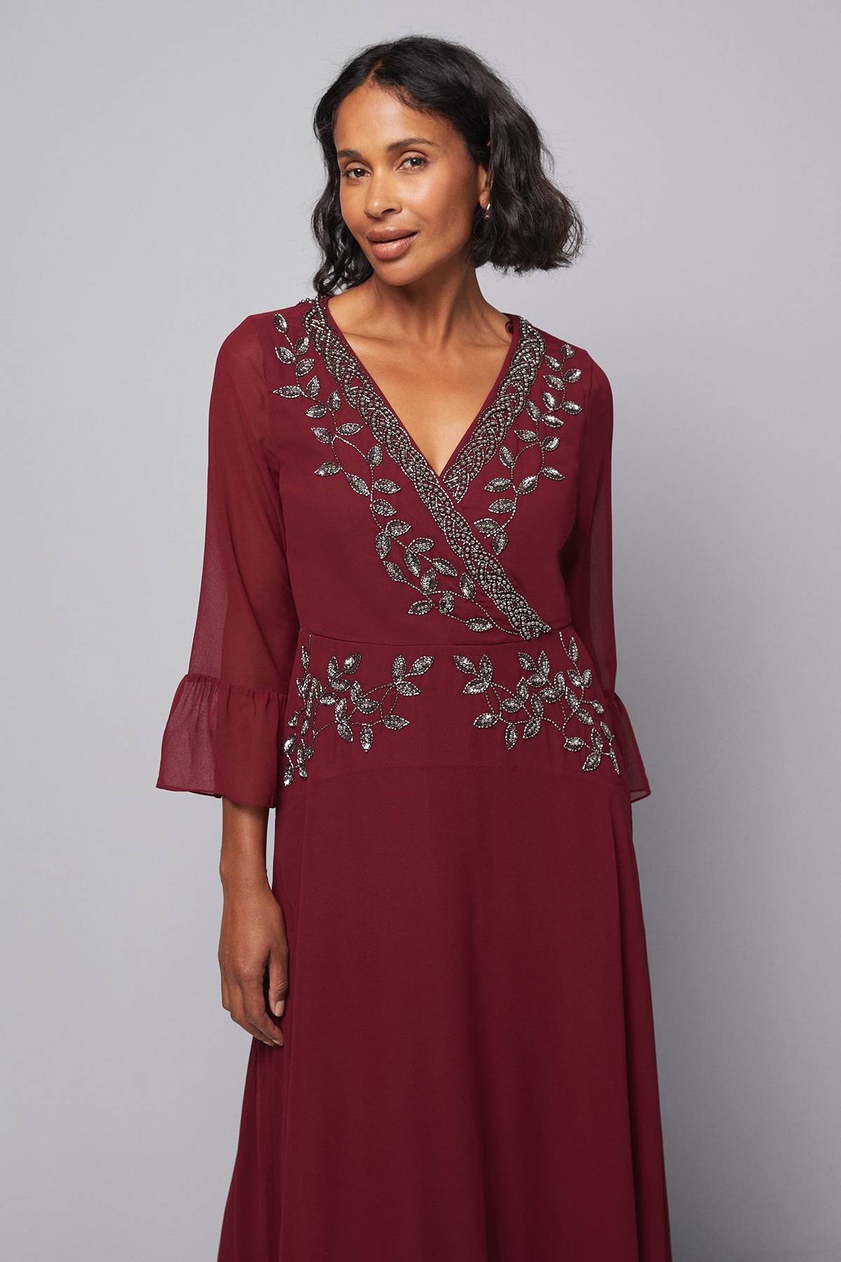 Wallis Robe Midi à Manches Évasées et Ornements Portefeuille