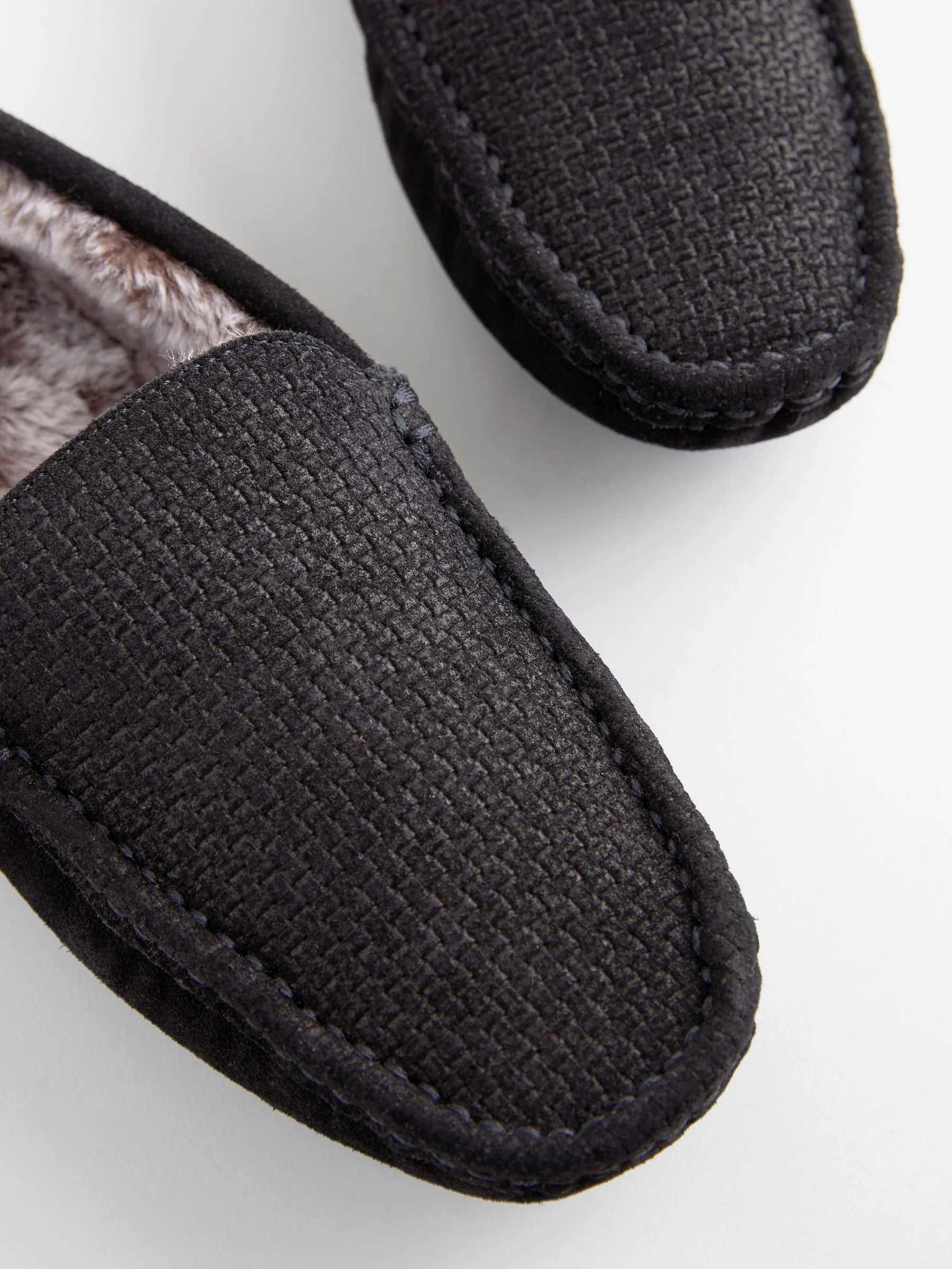 Zwart - Suède mocassinpantoffels met voering van imitatiebont