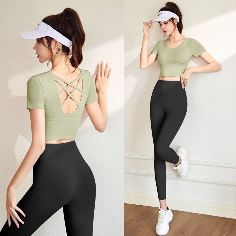 GearGal - Set: Sport T-shirt met korte mouwen en ronde hals + Yogabroek met hoge taille