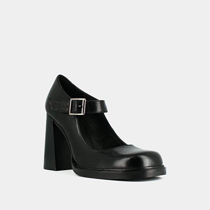 Babies à boucles et bouts carrés  en cuir noir