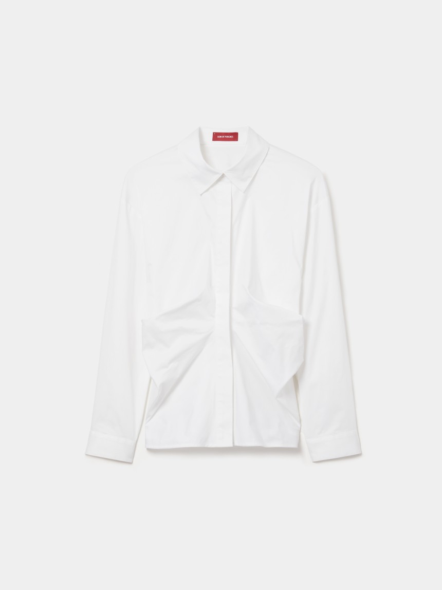 Camisa com detalhe torcido e franzido na cintura