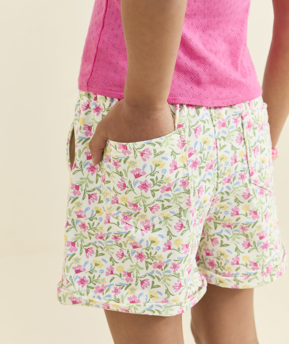 short fille imprimé fleuri coloré