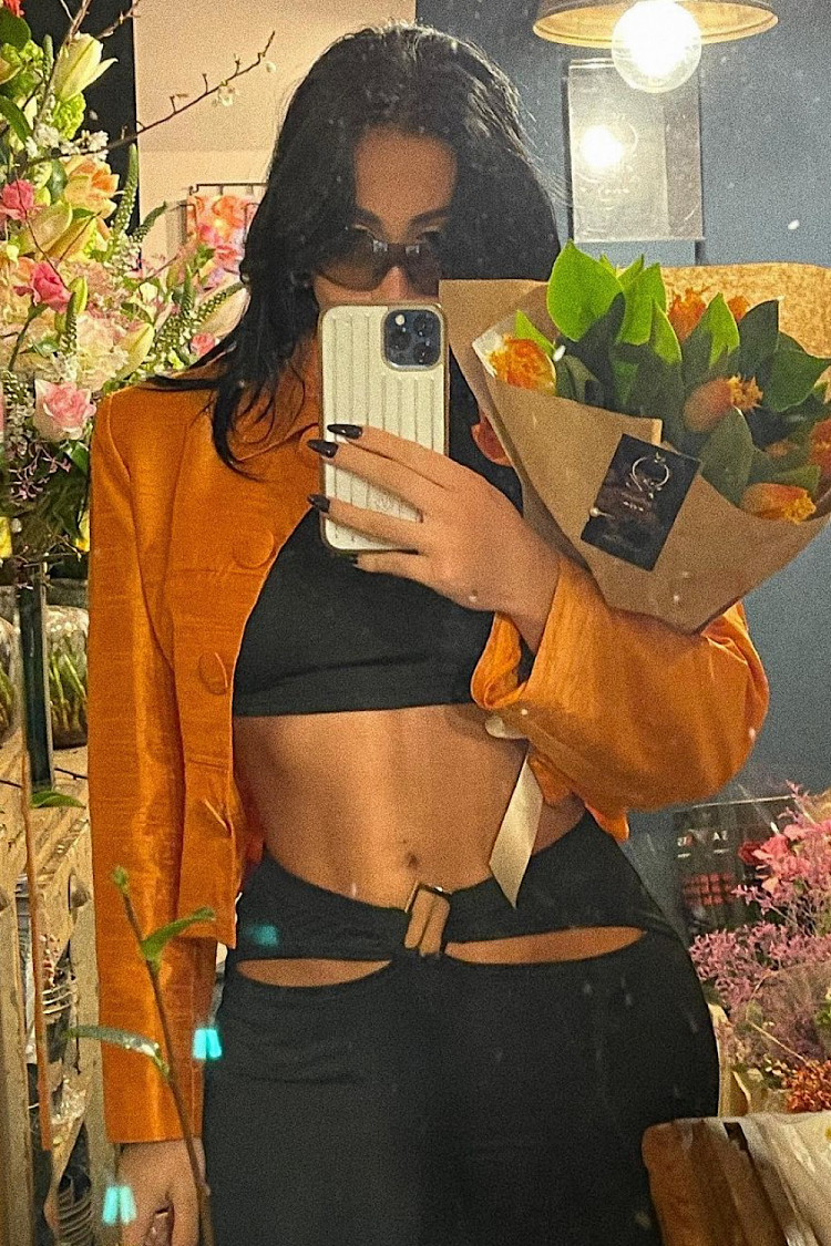 Ensemble noir Crop top + pantalon ajouré à la taille