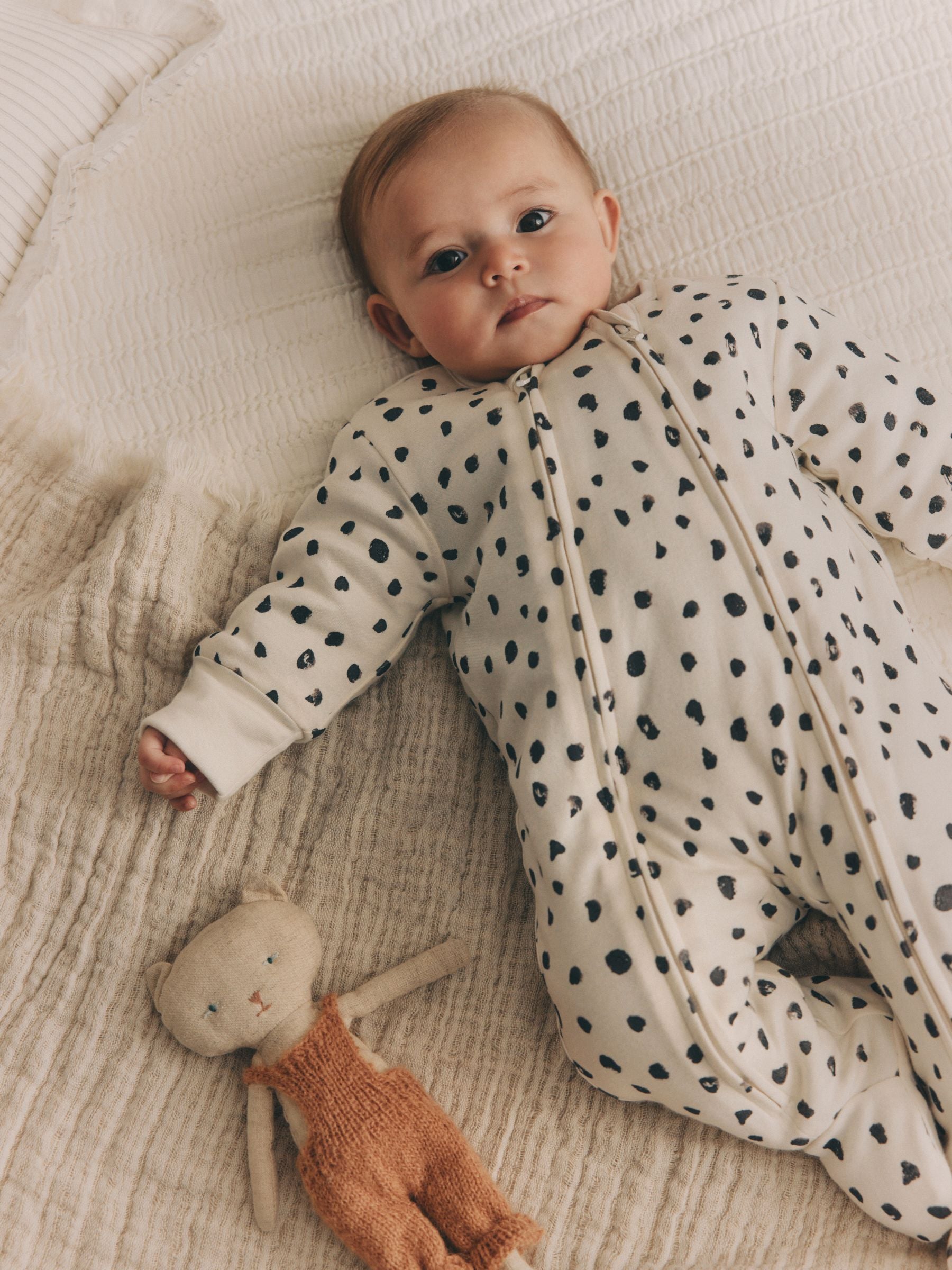 Zwart-wit gestipt - 2.5 TOG gewatteerde babypyjama