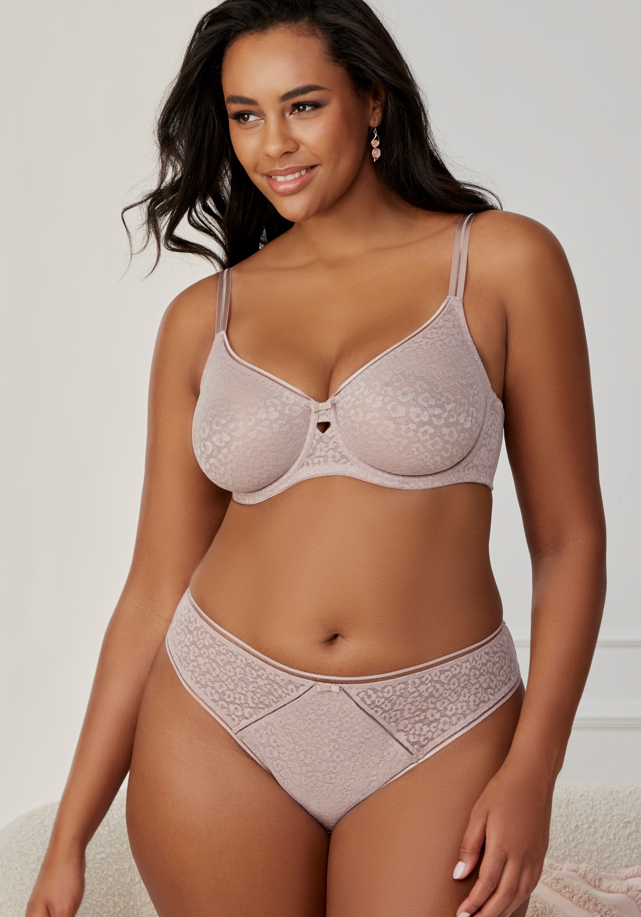 Nuance String , aus Allover-Jacquardspitze im angesagten Leo-Look