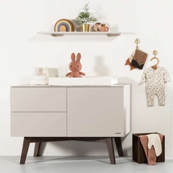 Kidsmill Sixties Babykamer Oatmeal / Walnoot | Bed 60 x 120 cm   Commode