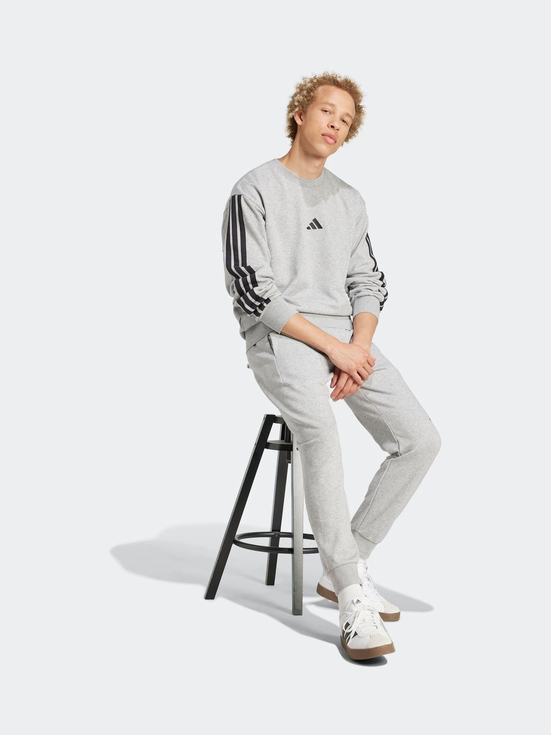 adidas Essentials joggingbroek van badstof met groot logo