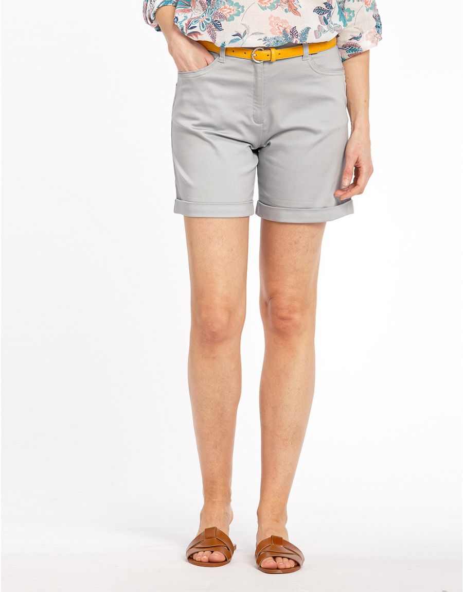 Short gris pour l'été