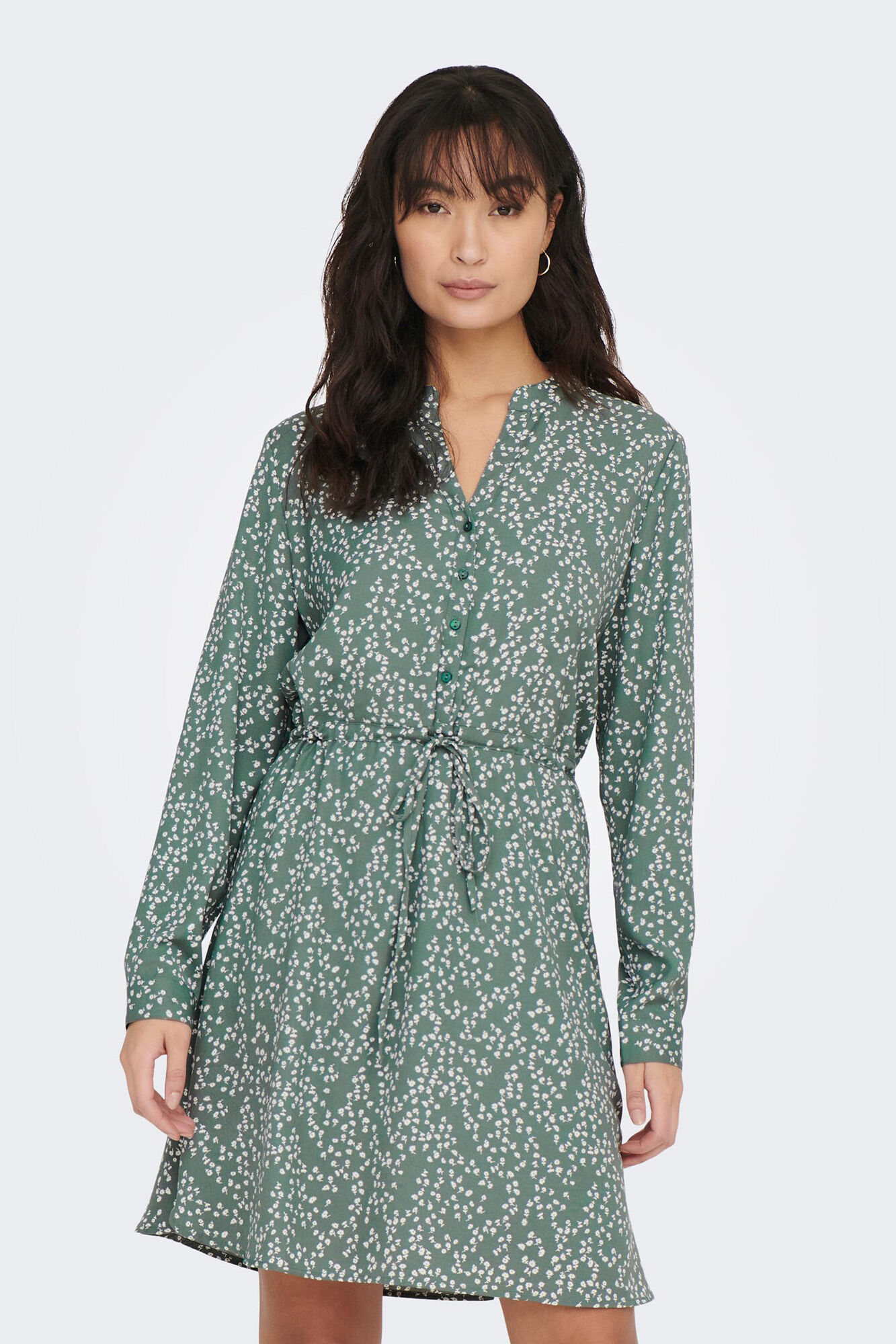 Vestido com botões frontais e decote em V