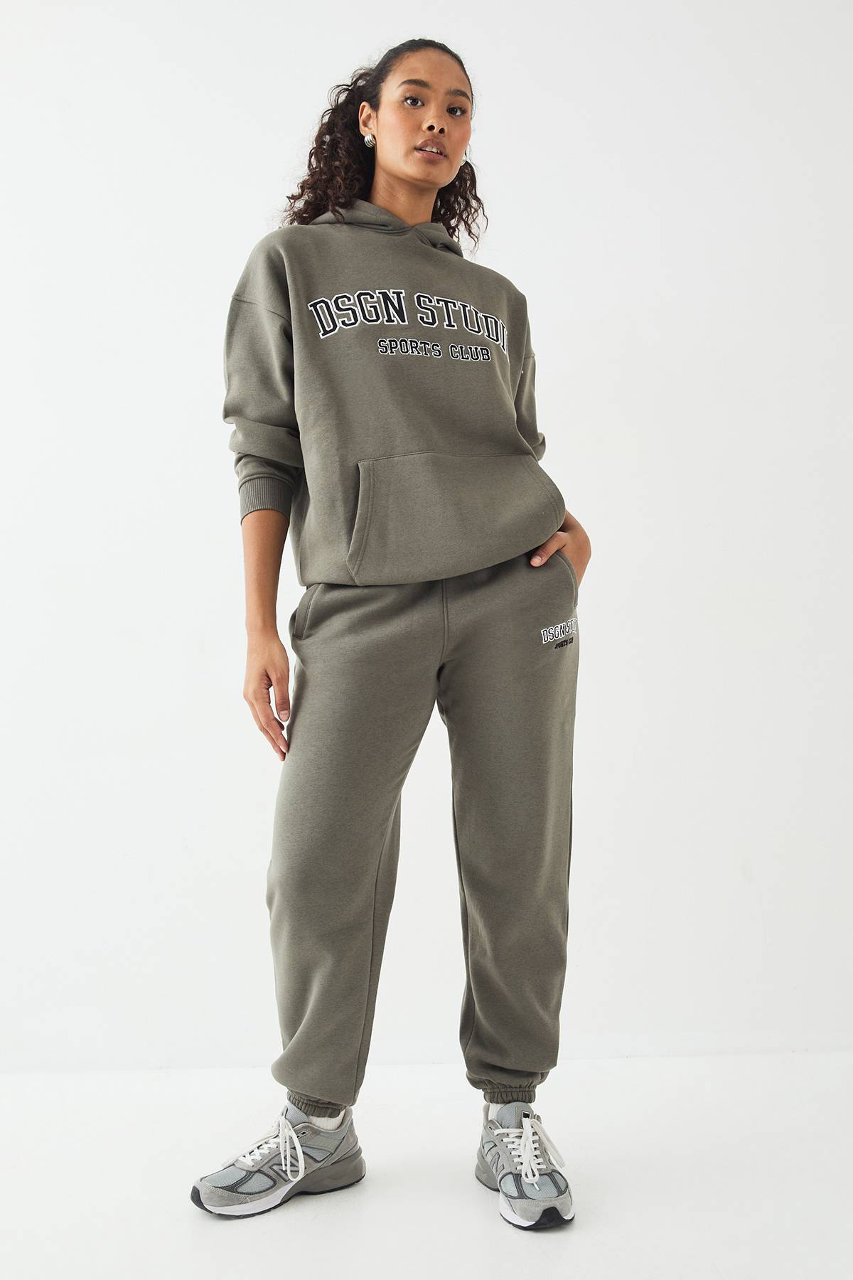 Sweat à Casynthétiqueche Surdimensionné DSGN Studio avec Appliqué