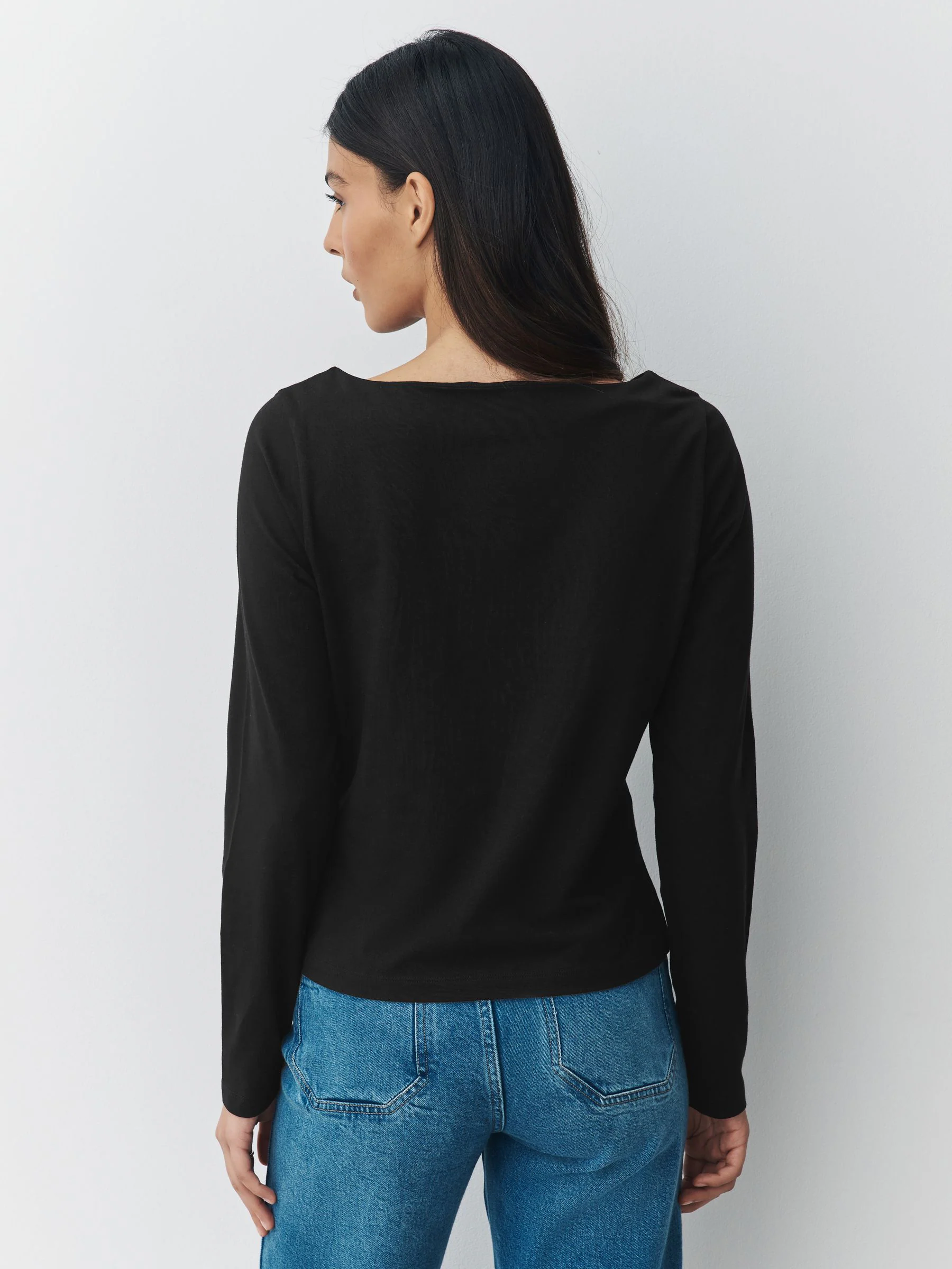 Zwart - T-shirt met boothals en lange mouwen
