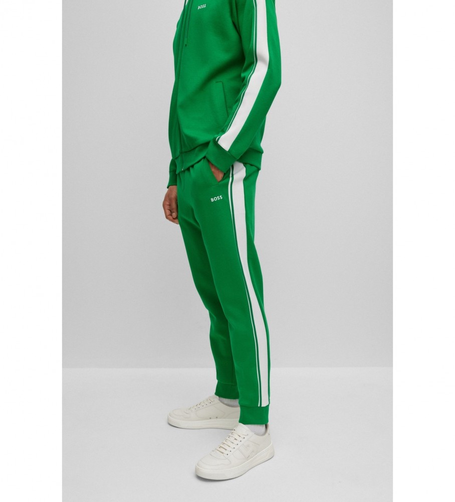 Conjunto de treino BOSS de corte regular com logotipo e detalhes em verde.