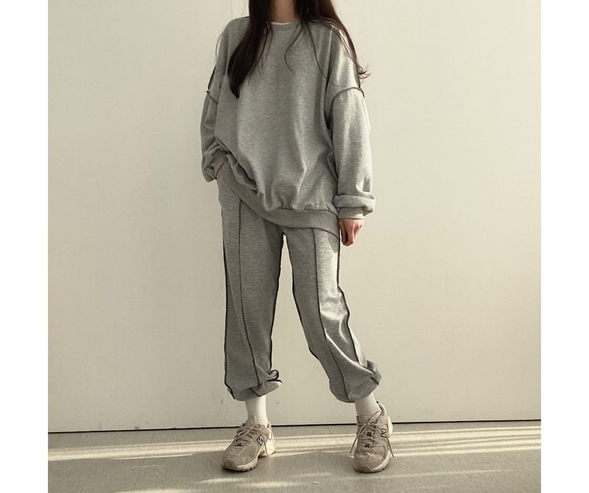 Bolgivy - Set: ronde hals trui met contrasterende stiksels + baggy joggingbroek