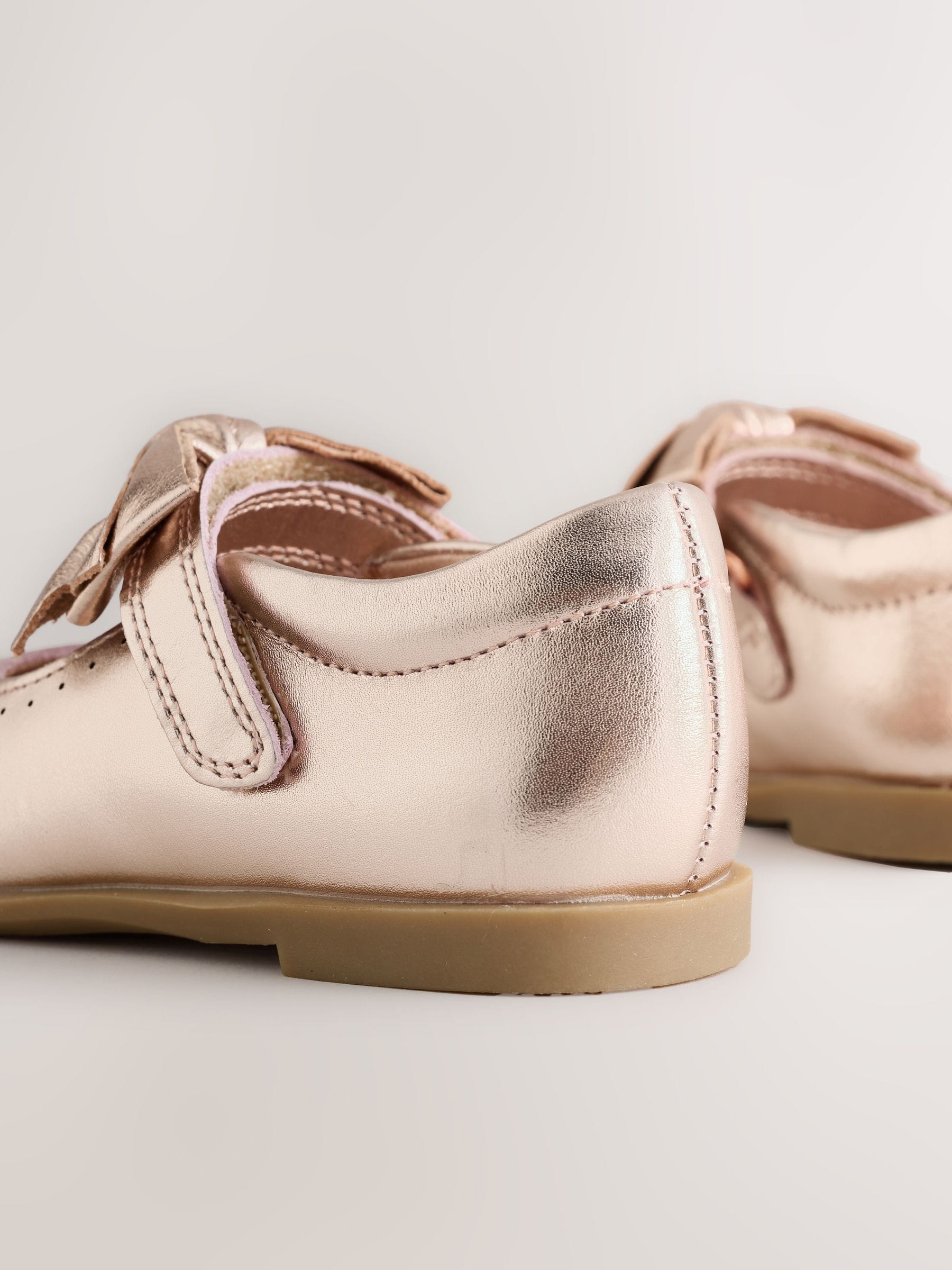 Roségoudkleurig - Leren schoenen met striksluiting