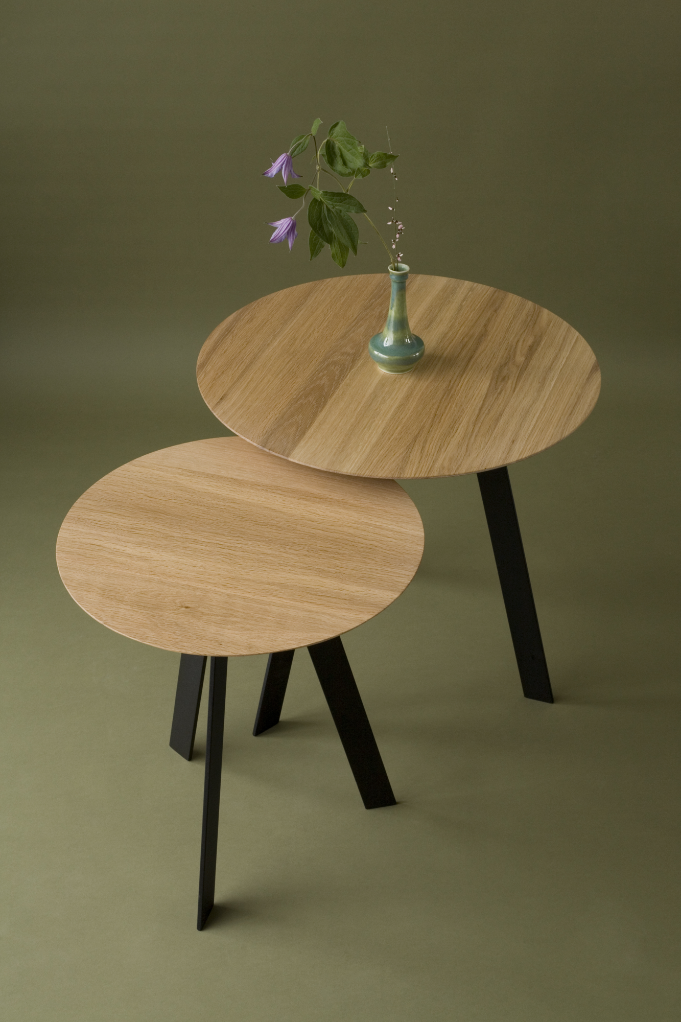 Salontafel New Co Ø90 zwart onderstel, light 3041 eiken