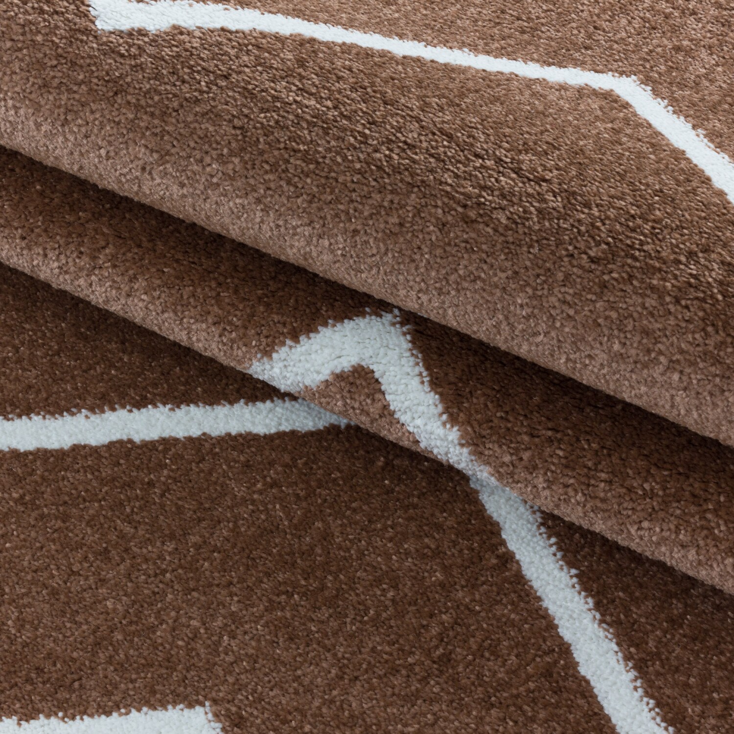 Stilvoller Designer Teppich: Modernes Kurzflor-Zick-Zack Design, Wohnzimmer