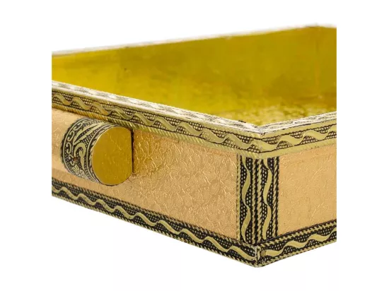 Plateau en métal doré repoussé 25x20x4,5h