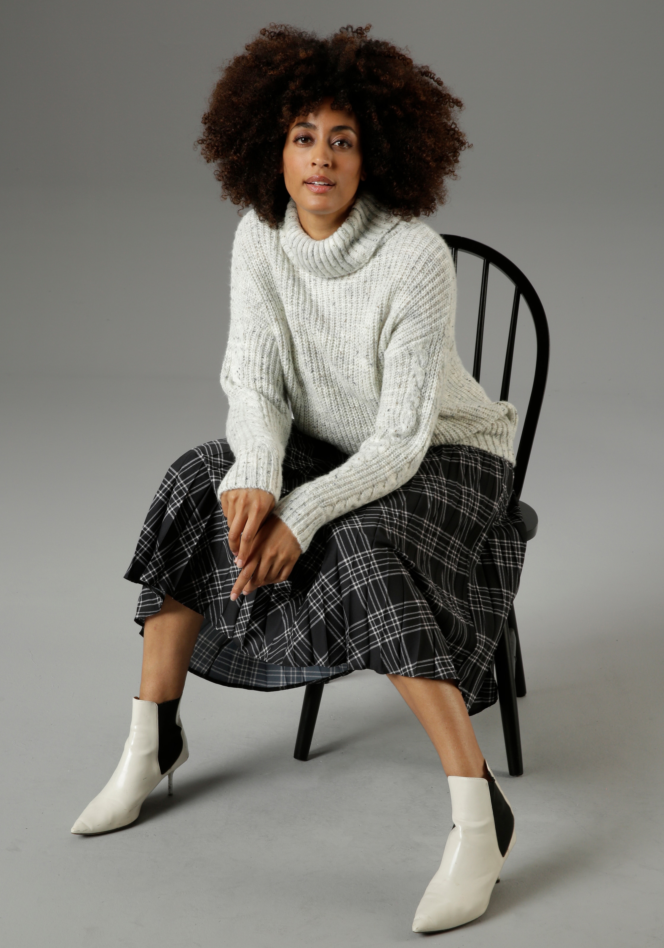 Aniston CASUAL Rollkragenpullover , aus trendigem Melange-Garn