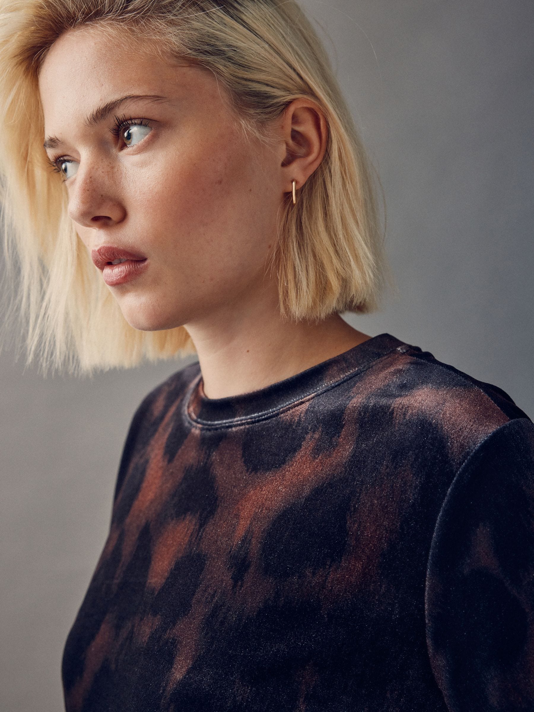 Chocoladebruine dierenprint - Short Sleeve Velvet Crew Neck T-Shirt
