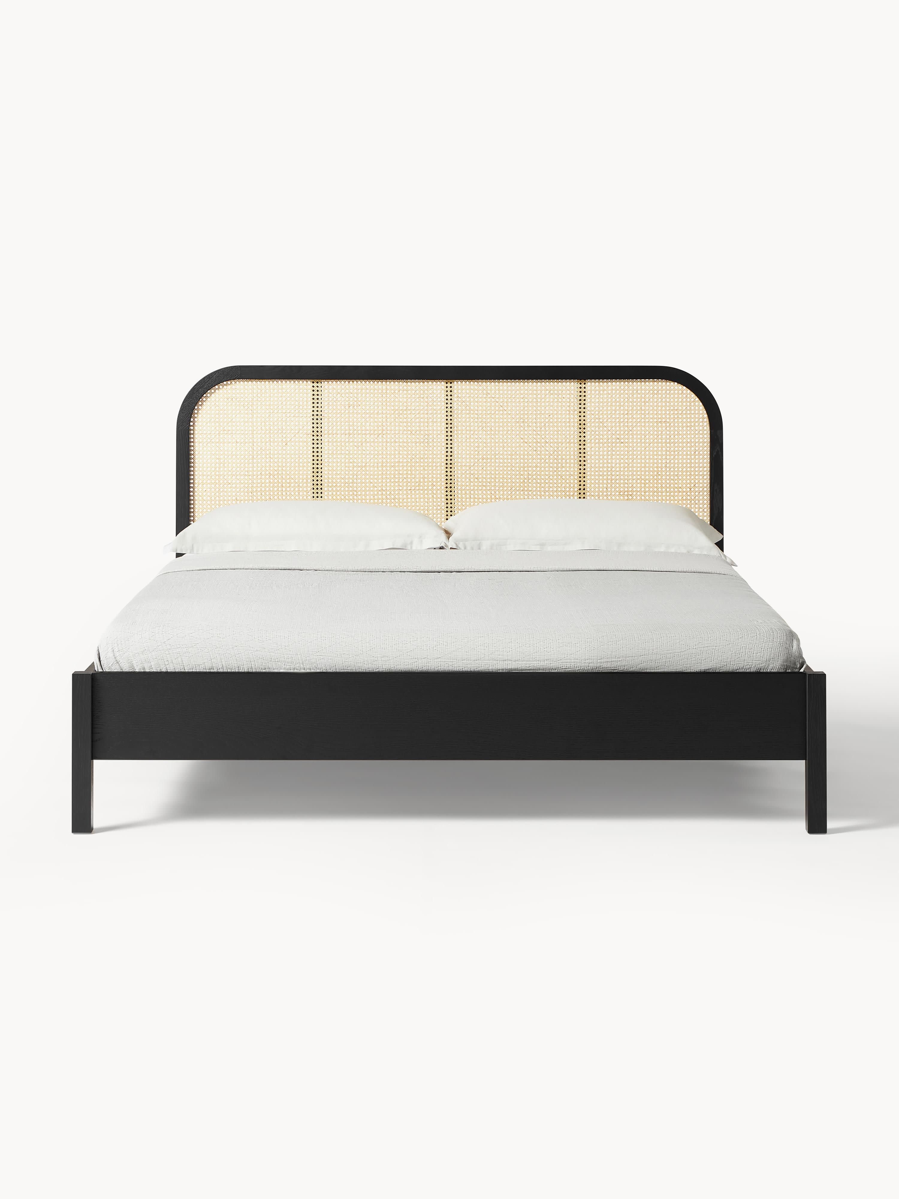 Houten bed Jones met hoofdeinde van Weens vlechtwerk
