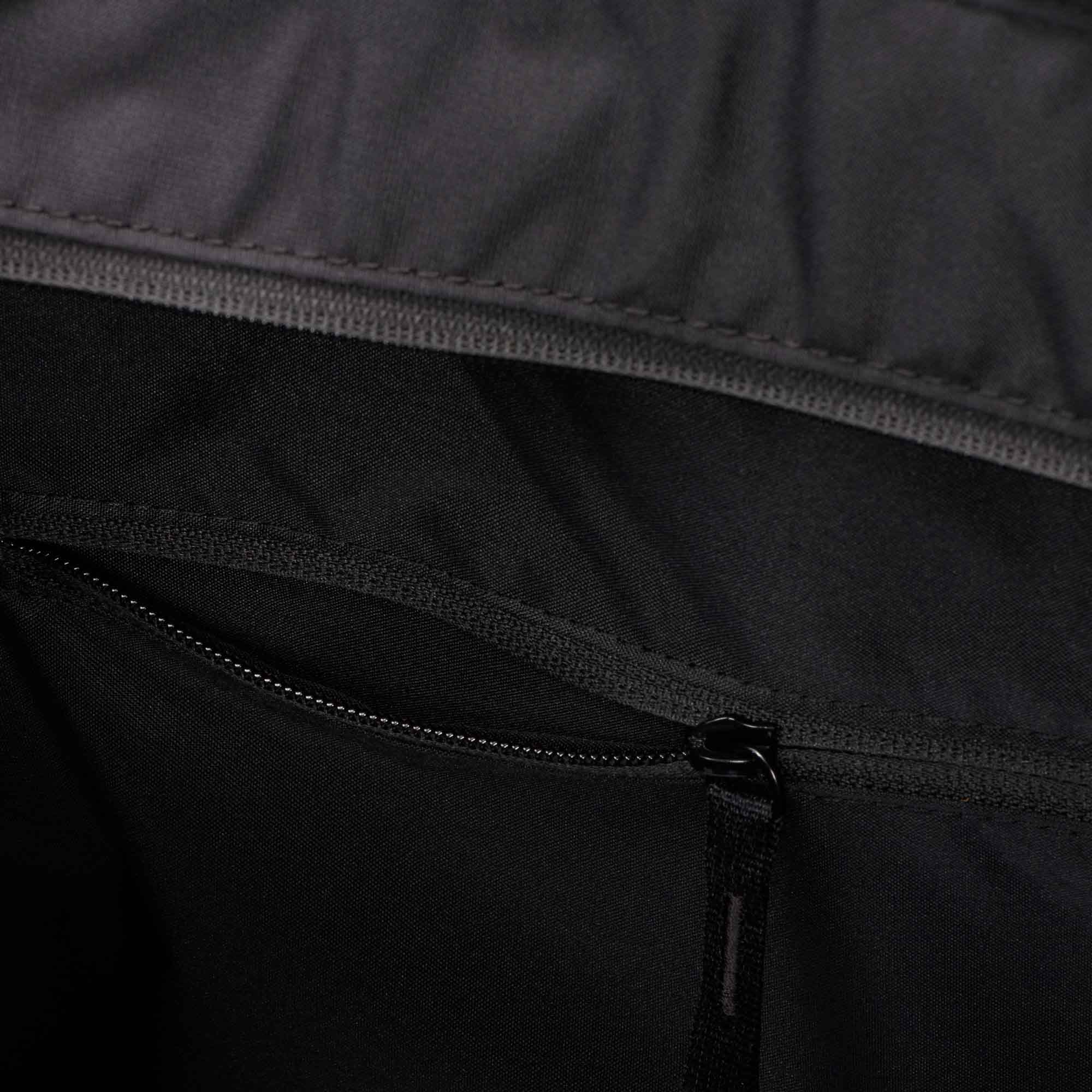 Gym Tote - 28L 010/Black/Black/White